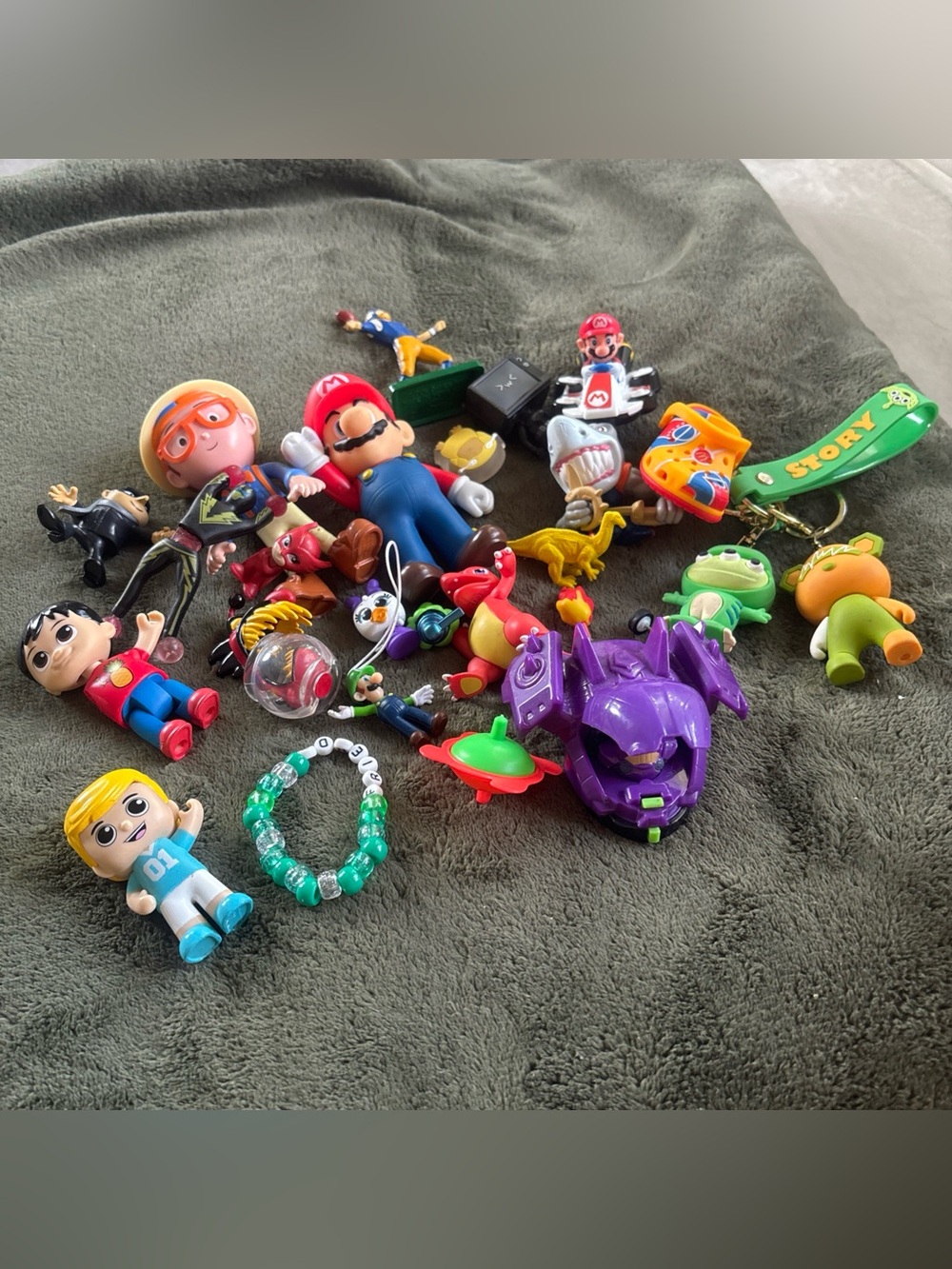 miscellaneous lot Of 21 Figurines Mario, Nintendo, Toy Story ETC